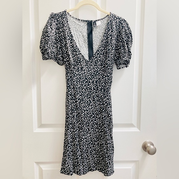 Floral Short Sleeve H&M Dress - Picture 2 of 4